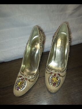 Embellished Gold Women's Heels with Jewel Accents